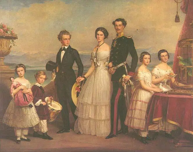 Ein Familienporträt aus dem 19. Jahrhundert, das drei Männer, drei Frauen und ein junges Mädchen mit einer Puppe zeigt, alle in eleganter zeitgenössischer Kleidung, wie sie in einem Haus neben einem Tisch mit einem Vogelkäfig und einer malerischen Außenkulisse stehen.
