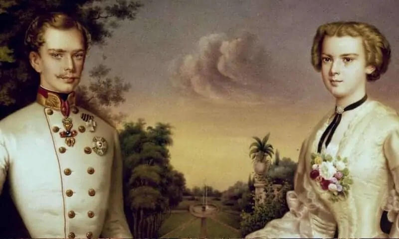 Ein gemaltes Porträt eines Mannes in einer verzierten weißen Militäruniform und einer Frau in einem hellen Kleid, die Blumen halten und vor einem formalen Garten mit Bäumen, einem Brunnen und einem bewölkten Himmel im Hintergrund stehen.